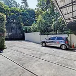 Capital O 92705 Lea Residence Dago Syariah