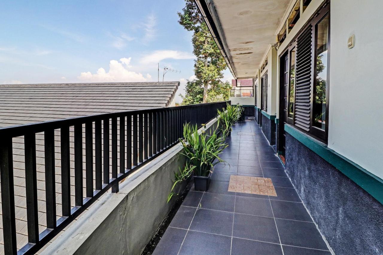 Capital O 92705 Lea Dago Syariah Hotel 3*