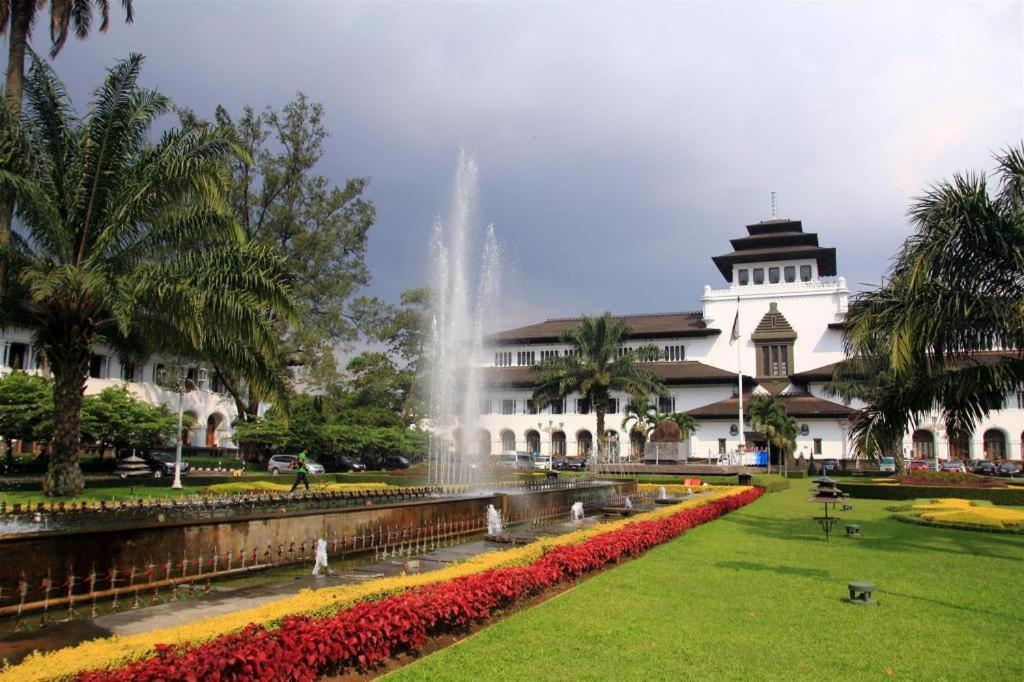 Capital O 92705 Lea Dago Syariah Bandung